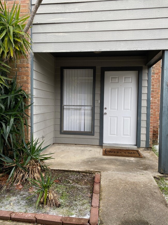 Building Photo - 155 Marilyn Dr