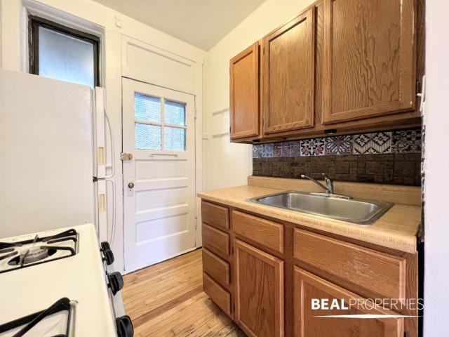 Building Photo - 1 bedroom in CHICAGO IL 60613