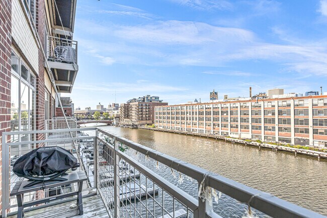 Foto del edificio - 210 S Water St