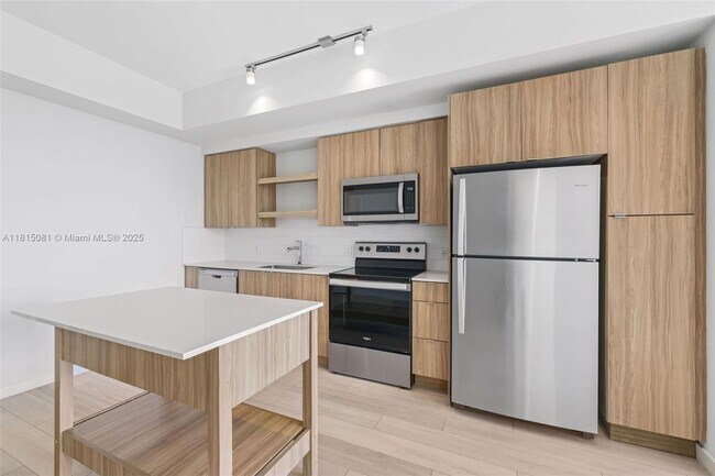 Foto del edificio - 555 NE 8th St