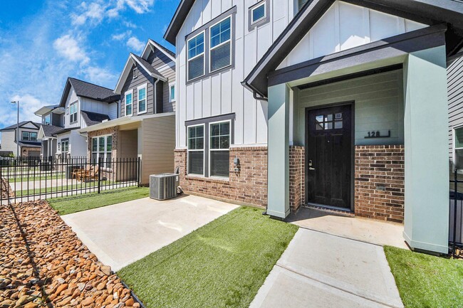 Building Photo - 5300 Berkeley Knl Cir