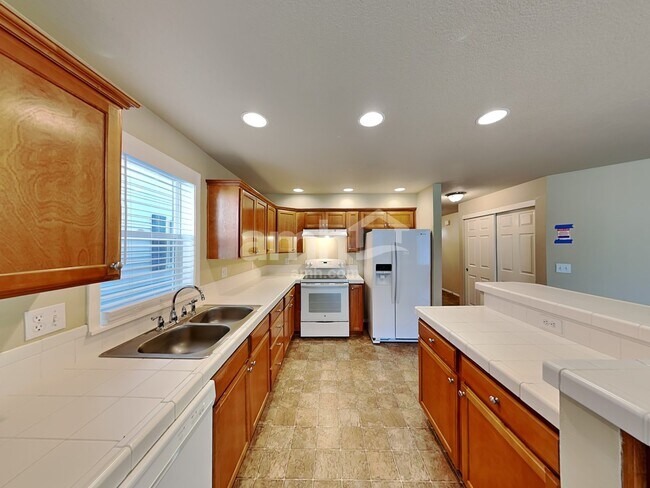 Building Photo - 38859 Sawyer St
