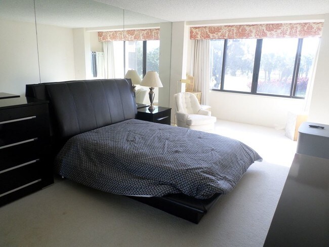 Building Photo - 4770 Fountains Dr S