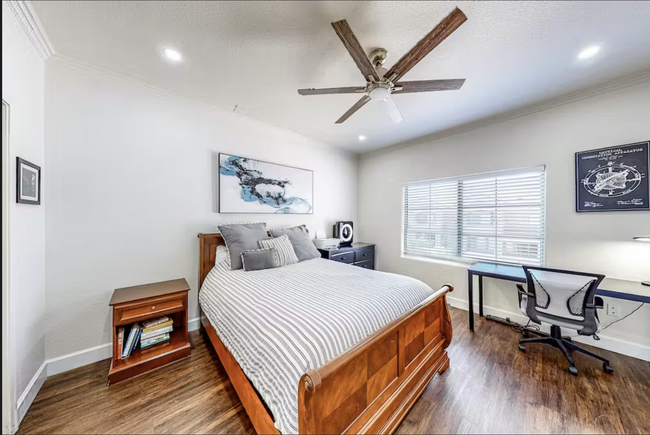 Building Photo - 4465 E Paradise Village Pky S