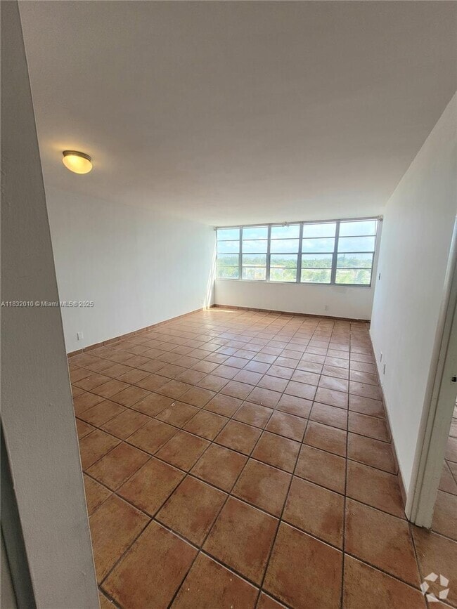 Building Photo - 2025 NE 164th St