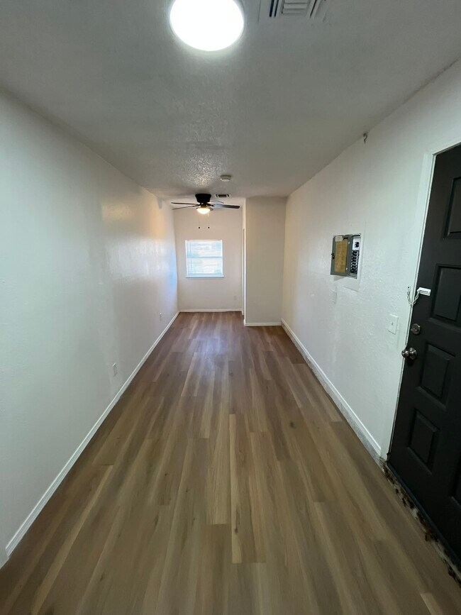 Foto del edificio - 1328 NE 5th St