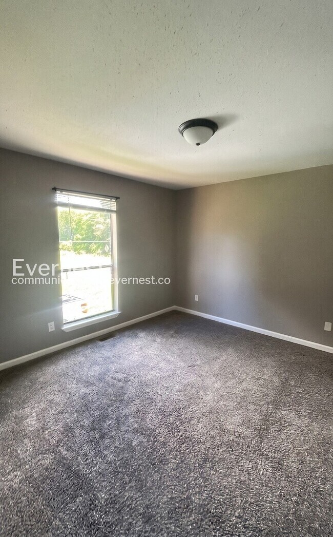 Foto del edificio - 8025 Marsh Mountain Rd