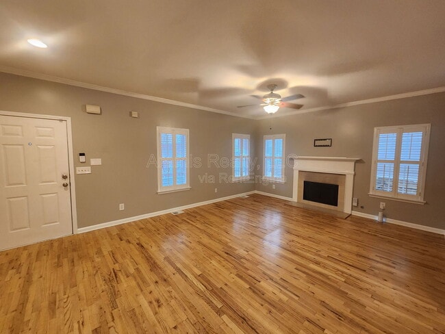 Building Photo - 587 Delbridge St NW