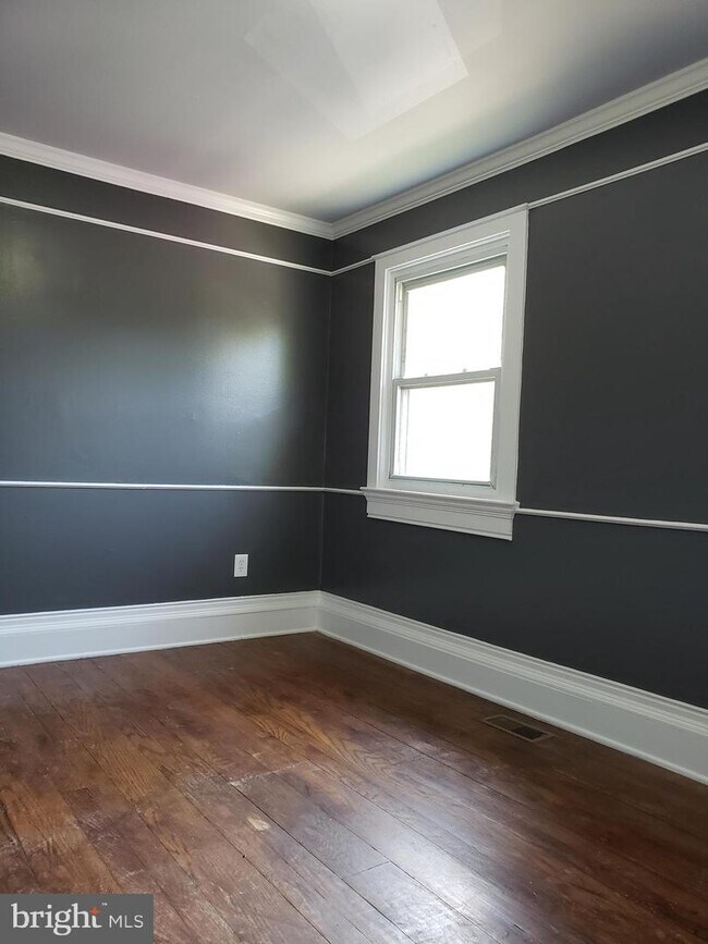 Building Photo - 1337 Redbud Ct
