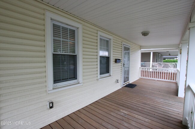 Building Photo - 211 4th Ave