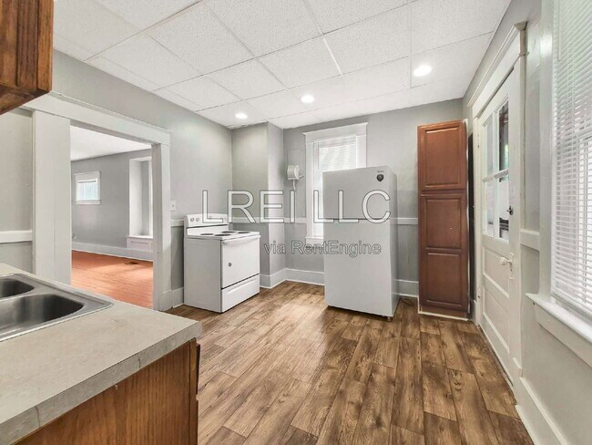 Building Photo - 210 N 38th St