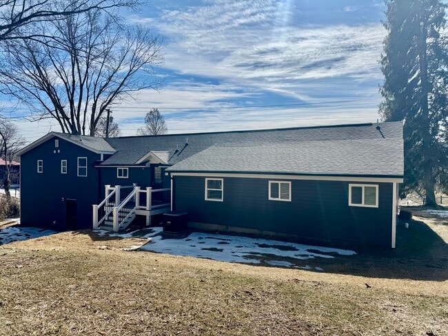 Building Photo - 1070 Hightop Rd