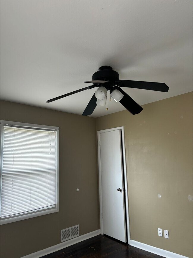 Building Photo - Great family 3 Bedroom 1 bath