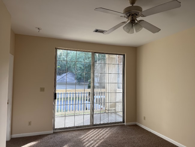 Building Photo - 1600 Long Grove Dr