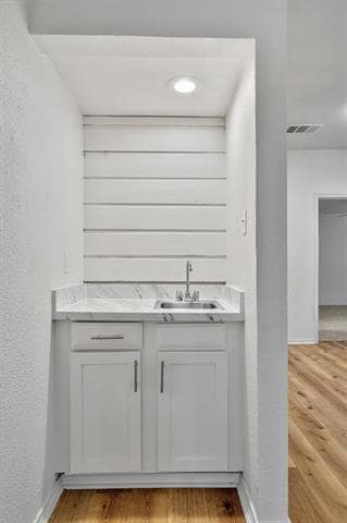 Building Photo - 6042 Stoneybrook Dr