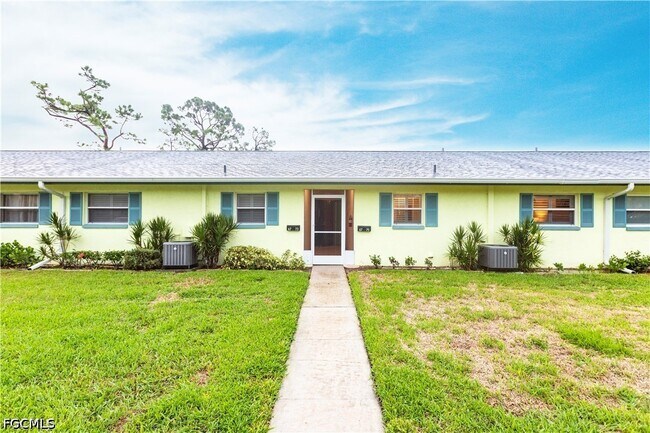 Foto del edificio - 6775 Lake McGregor Cir