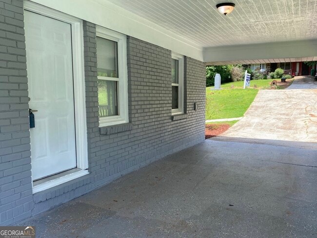 Building Photo - 2107 Garden Cir