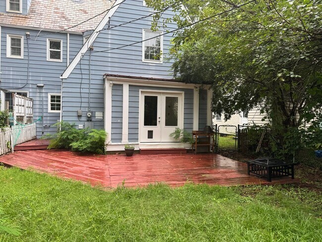 Building Photo - 305 Hurley Ave