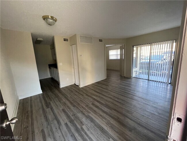 Building Photo - 5325 Summerlin Rd