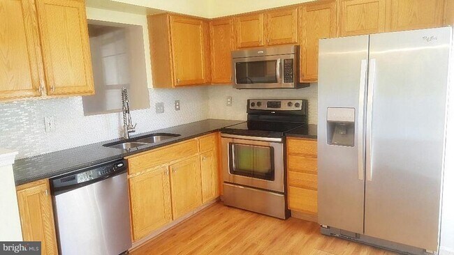 Foto del edificio - 9081 Falcon Glen Ct