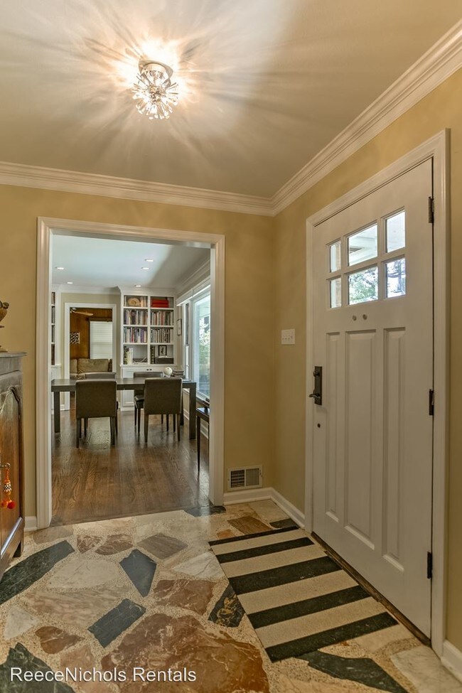 Building Photo - 3 br, 2.5 bath House - 3821 W 65th Terrace