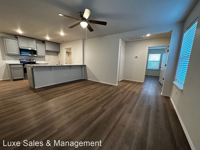 Building Photo - 3 br, 2.5 bath House - 10810 NW 119th Place