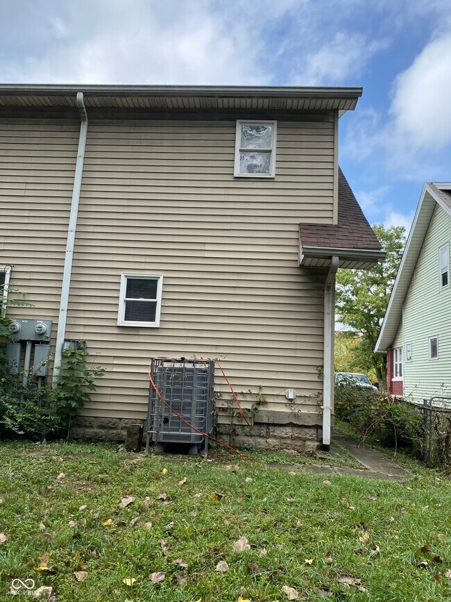 Foto del edificio - 1027 Blaine Ave