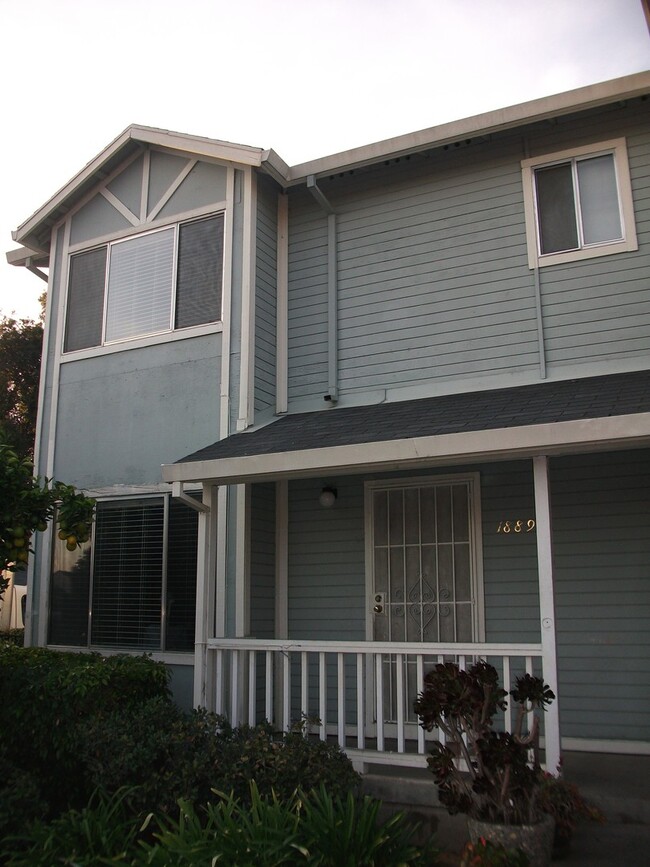 Building Photo - 3 Bedroom Townhouse in East San Jose