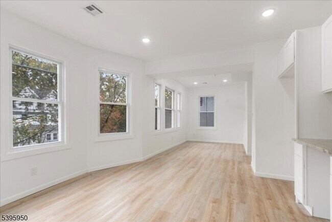 Building Photo - 813 S 12th St