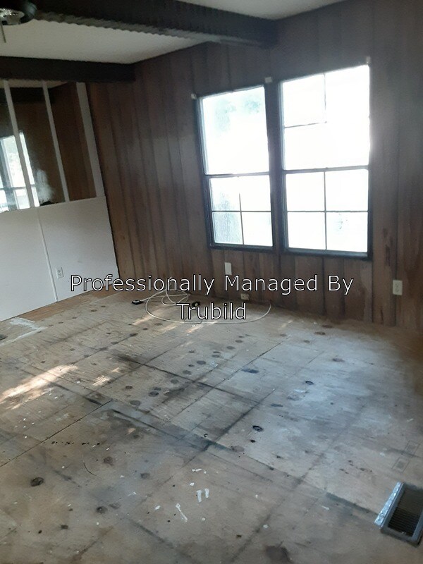 Foto del edificio - 210 E Little Indian Trail NE