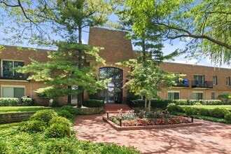Building Photo - 1220 Park Ave W