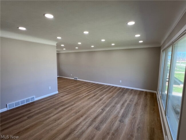 Building Photo - 7326 Dell Haven Dr