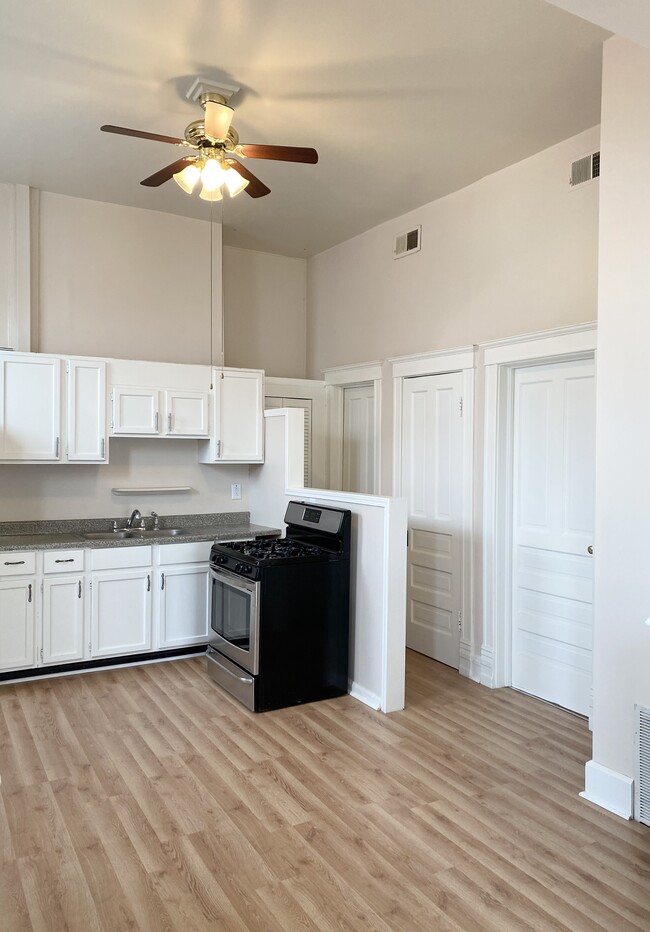 Foto del edificio - 1634 W Addison St