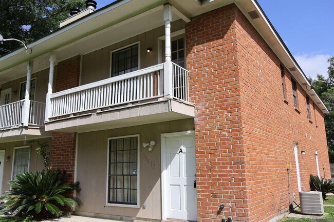 Foto del edificio - 15855 Sunderland Ave