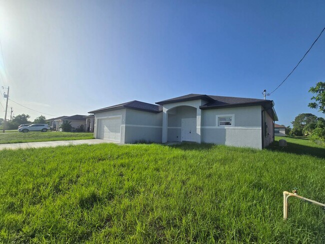 Building Photo - COMING SOON-BRAND NEW CONSTRUCTION-LARGE C...