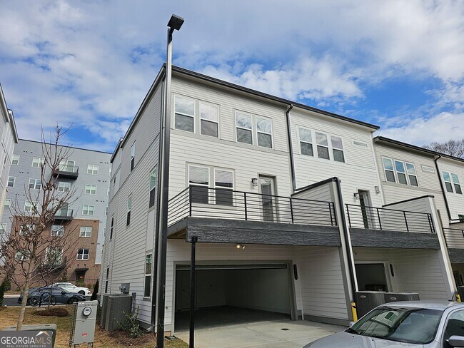Building Photo - 3352 Pritchard Ave