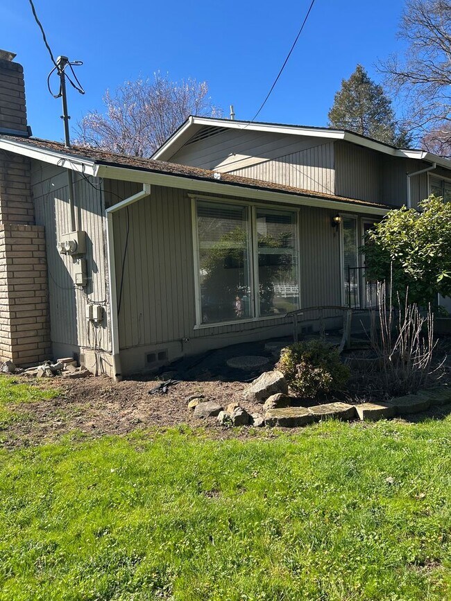 Building Photo - 2883 W Griffin Creek Rd