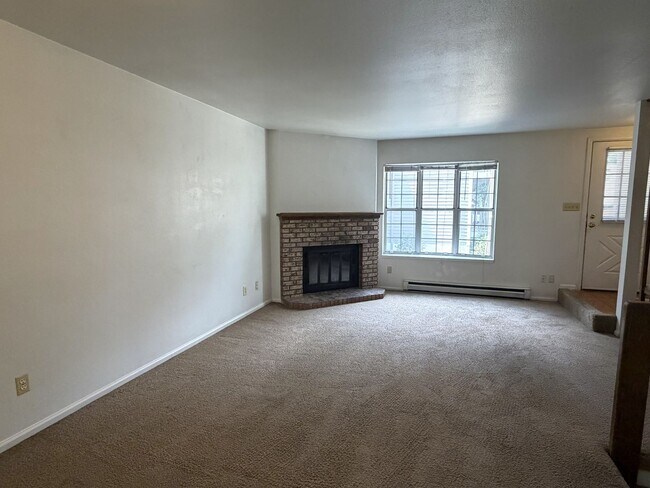 Building Photo - 2828 Silverplume Dr