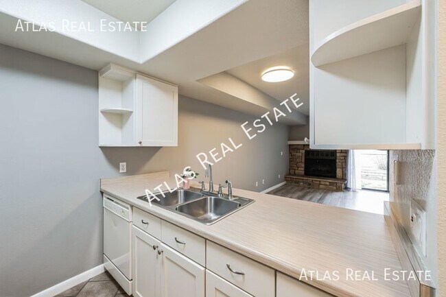 Building Photo - Charming 1 Bedroom Apartment in Aurora, CO...