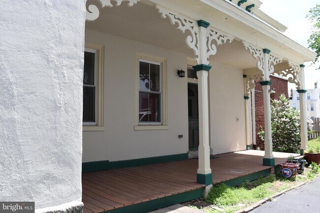 Foto del edificio - 421 Lyceum Ave