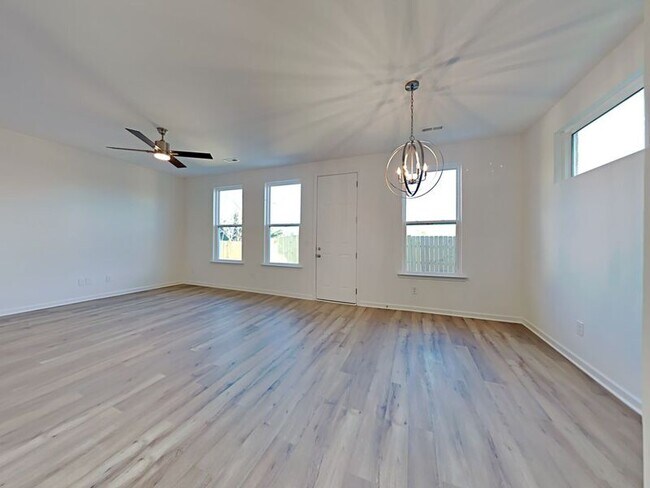 Foto del edificio - 2656 Lakevilla Dr