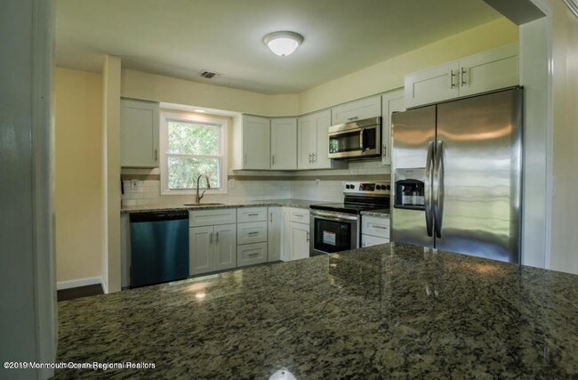 Building Photo - 18 Brakenbury Ct
