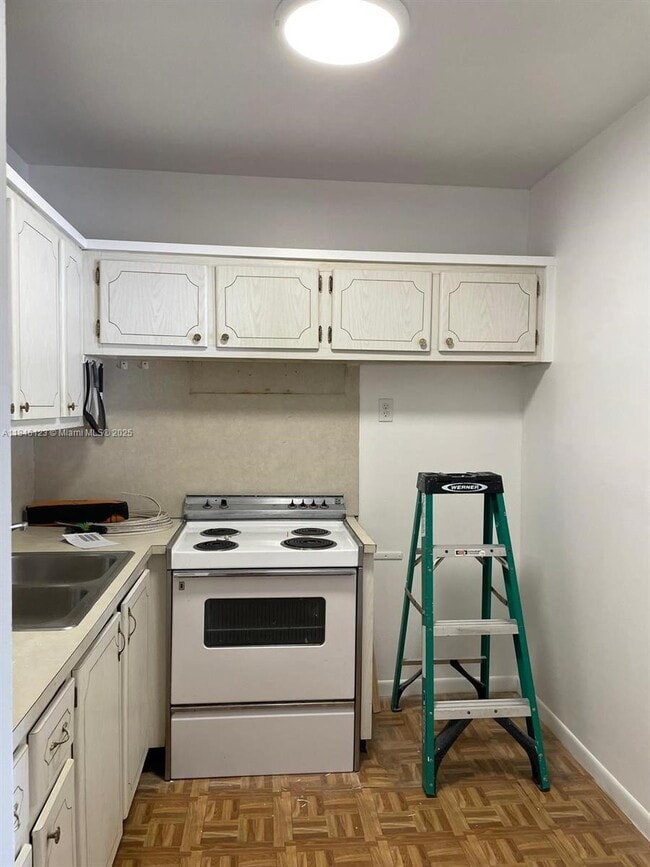 Building Photo - 94 Waltham D