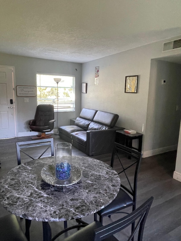 Foto del edificio - 5525 Lunsford Dr