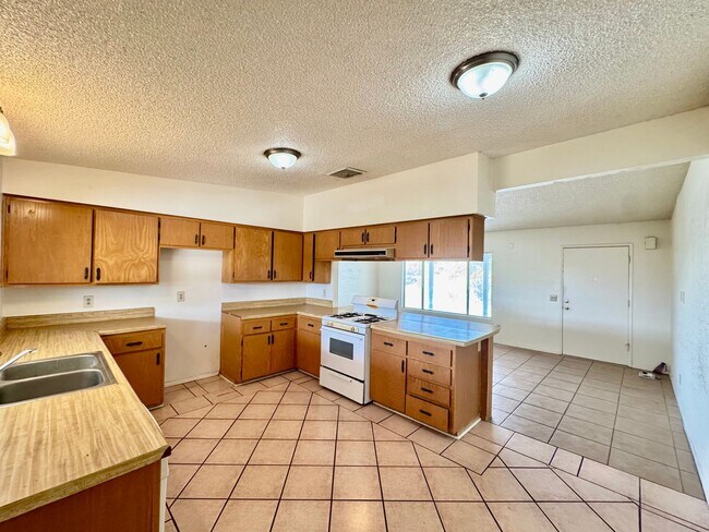 Foto del edificio - Coming Soon! 2 bedroom 1 bath