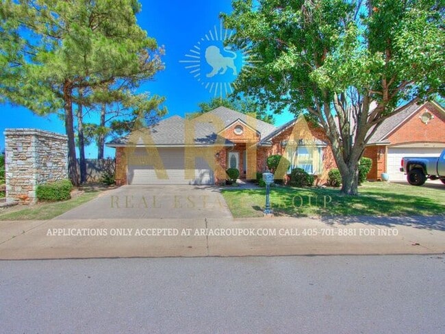 Building Photo - West Norman Willowbend Addition 3 Bed 2 Ba...