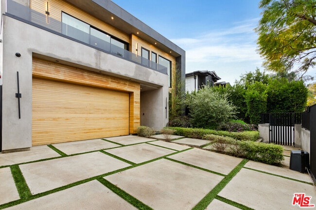 Foto del edificio - 738 N Harper Ave