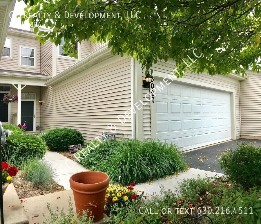 Primary Photo - ***ST. CHARLES LOCATION / 2 BDRM + LOFT / ...