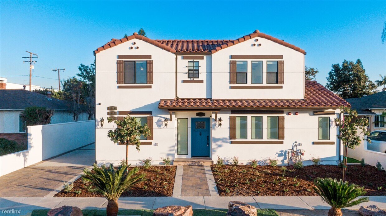 3 br, 3 bath Duplex 10224 La Reina Avenu... Townhome Rentals in