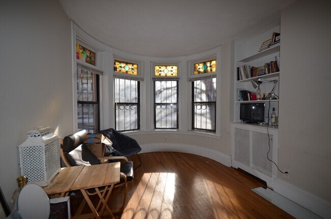 Building Photo - 45 Westland Ave